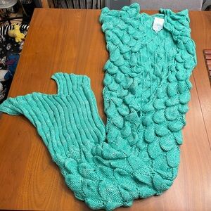 Laghcat Knit crochet handmade green mermaid tail blanket